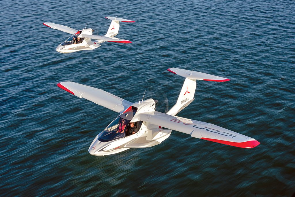 ICON A5 над водой