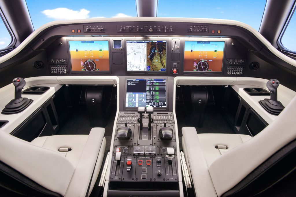 кокпит legacy 500